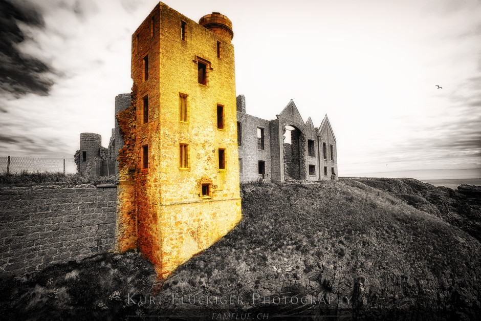 newslainscastle32 black&withe