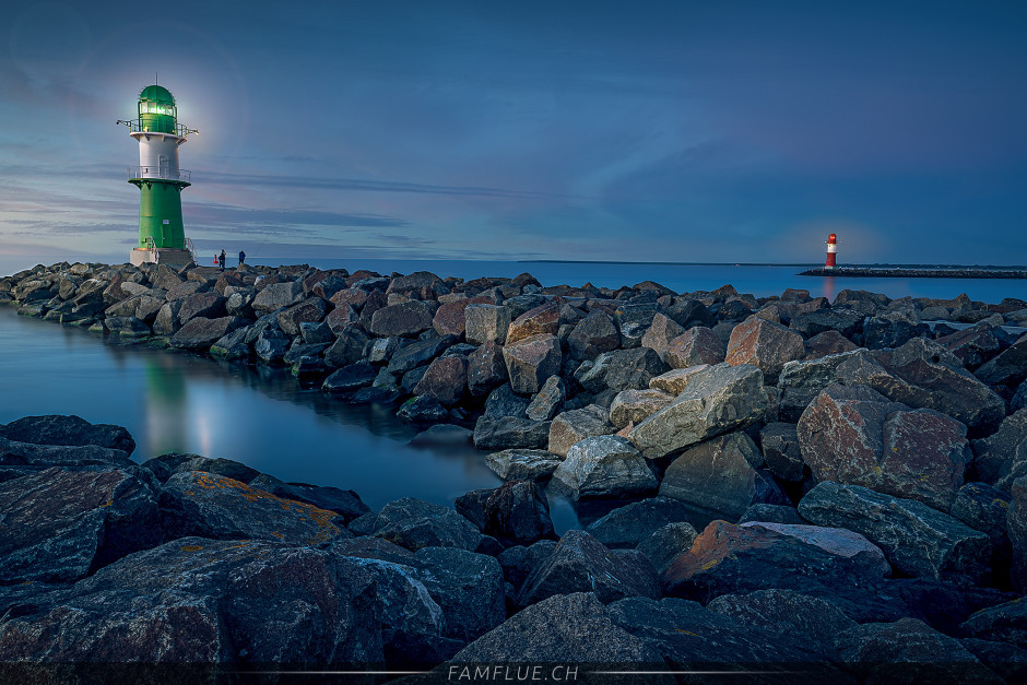 KFP05507 warnemuende lighthouse night 2100