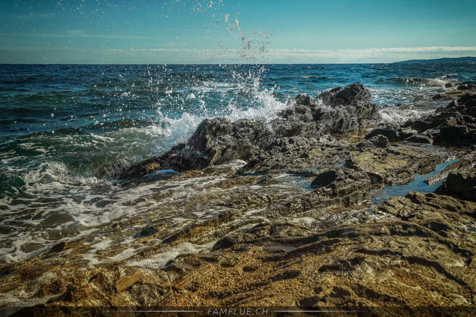 KFP03312-001_stTropez_waves_2100.jpg