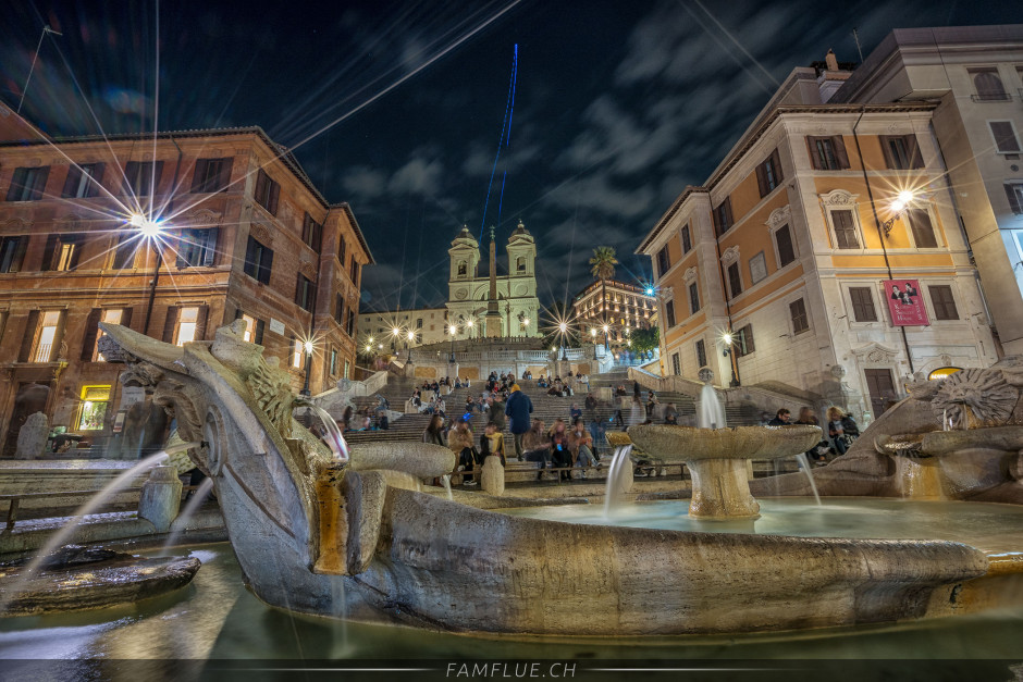 Bearbeitete RAW-Datei der spanischen Treppe in Rom bei Nacht