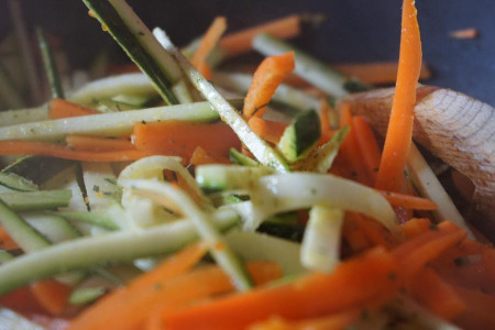 glasnudelsalat glutenfrei bettybossi gemuese geduenstet