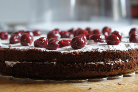 schwarzwaelder kirschtorte glutenfrei kirschen