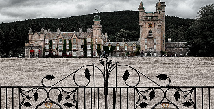 Die Vorderseite vom Schloss Balmoral in Shottland von Kurt Flückiger Photography