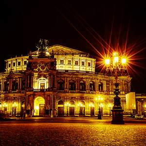 image from "Feuerkünstler auf der Brühlschen Terrasse" by kfphotography