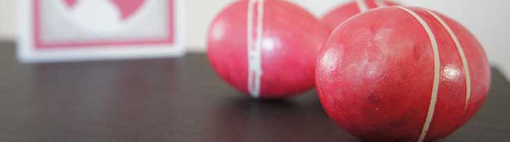 einfach gefärbte Eier für Ostern